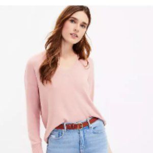 LOFT Relaxed V-Neck Shirt in Dainty Mauve, size small